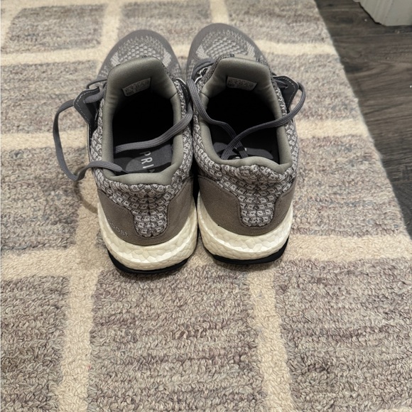 Adidas Ultra Boost - Picture 3 of 6